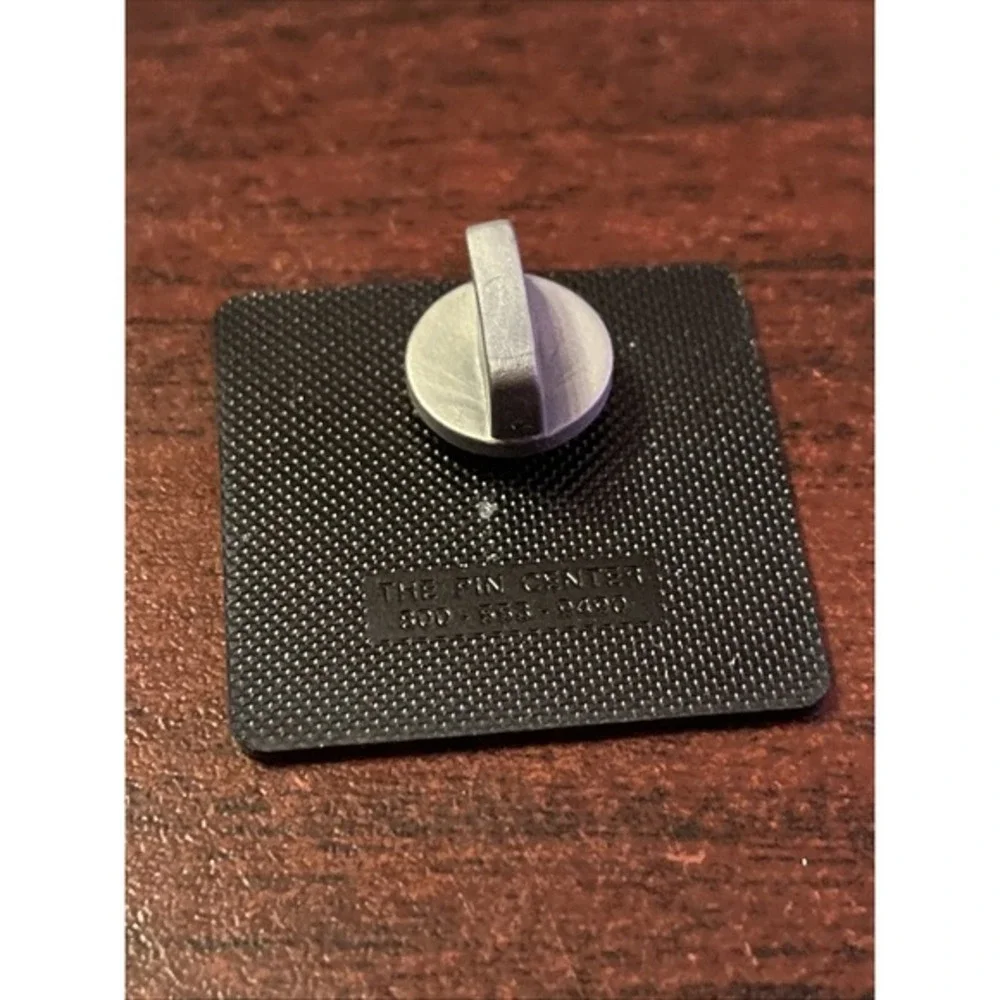 Outback Steakhouse Mesa‎ Arizona Poker Run 2003 Kangaroo Lapel Hat Pin